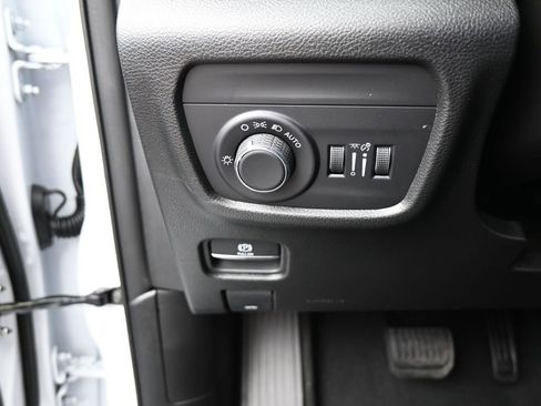 Used 2025 Jeep Grand Cherokee L Laredo image 22