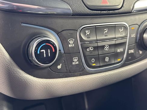 Used 2018 Chevrolet Equinox LT image 20