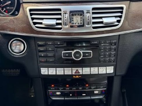 Used 2014 Mercedes-Benz E 63 AMG 4MATIC Sedan image 19