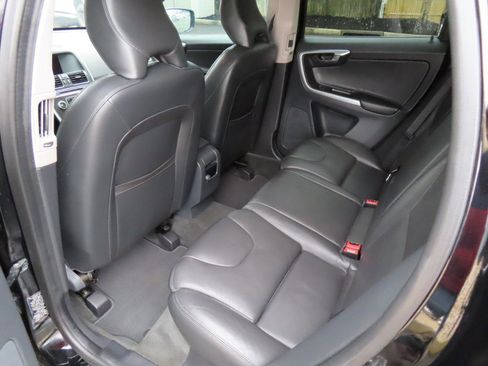 Used 2016 Volvo XC60 T5 Platinum image 11