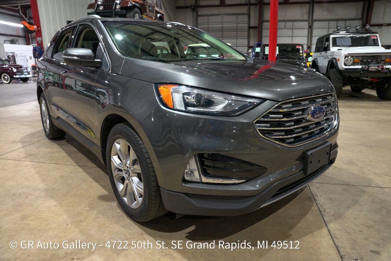 Used 2019 Ford Edge Titanium w/ Cargo Accessory Package FWD image 12