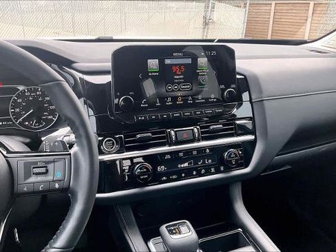 Certified 2024 Nissan Pathfinder SL w/ SL Premium Package image 6