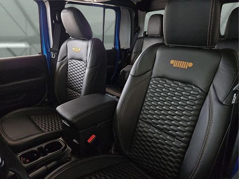 New 2025 Jeep Gladiator Sport image 6