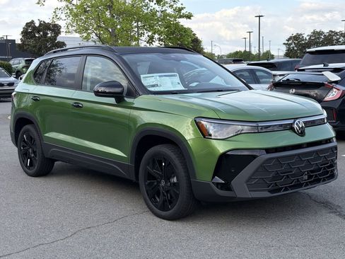 New 2026 Volkswagen Taos SE FWD image 7