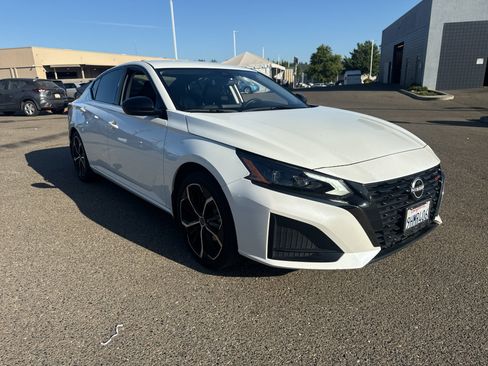Certified 2023 Nissan Altima 2.5 SR FWD image 3