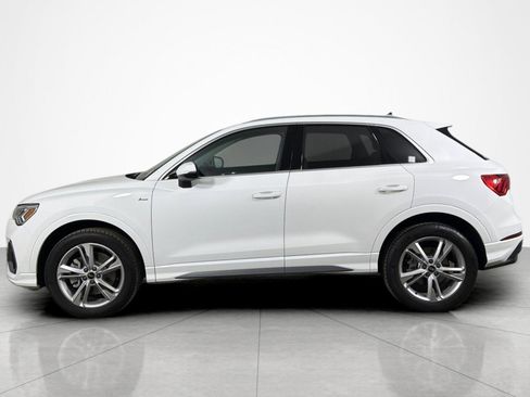 Used 2023 Audi Q3 2.0T Premium w/ Convenience Package AWD/4WD image 2