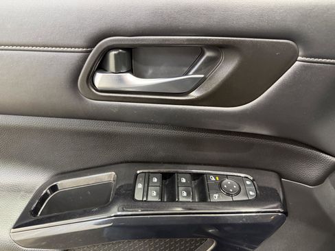 Used 2022 Nissan Pathfinder SV image 14