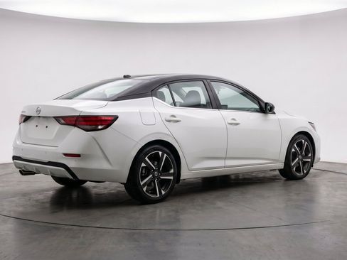 Used 2025 Nissan Sentra SV FWD image 9
