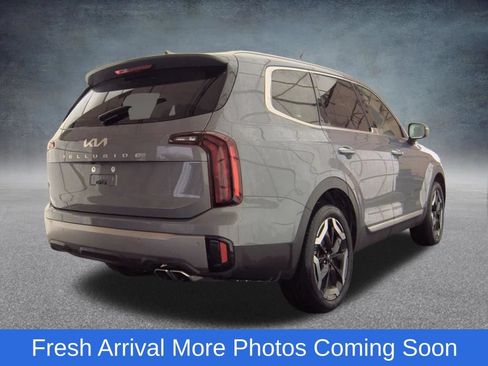 Used 2025 Kia Telluride S FWD image 4
