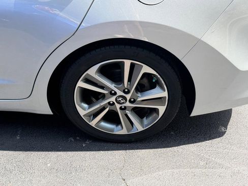 Used 2017 Hyundai Elantra Limited FWD image 7