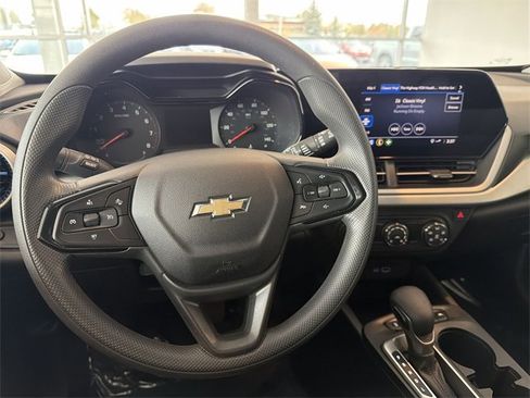 Certified 2025 Chevrolet Trax LS image 18