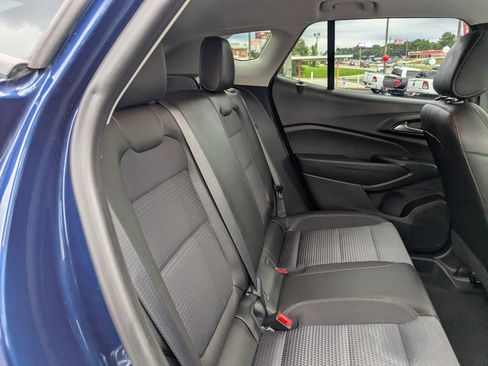 Used 2024 Chevrolet Trax LT w/ Sunroof Package FWD image 26