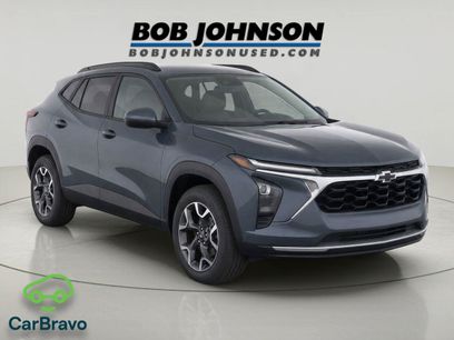 Certified 2025 Chevrolet Trax LT w/ Driver Confidence Package