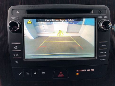 Used 2017 Chevrolet Traverse LT w/ Style and Technology Package image 31