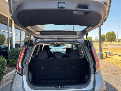 Used 2025 Kia Soul LX w/ LX Technology Package FWD image 28