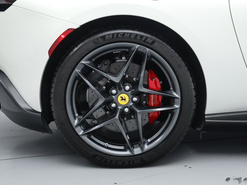 Certified 2025 Ferrari Roma Spider RWD image 40