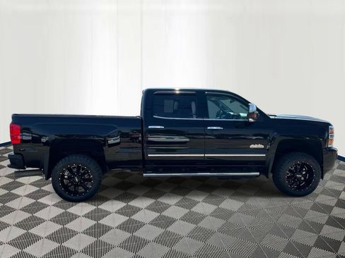 Used 2018 Chevrolet Silverado 2500 High Country w/ Duramax Plus Package AWD/4WD image 6
