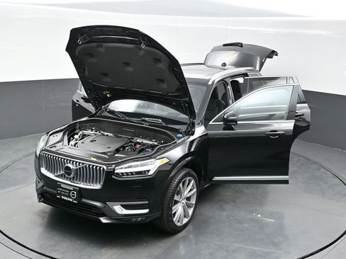 Used 2024 Volvo XC90 B6 Ultimate w/ Lounge Package image 38