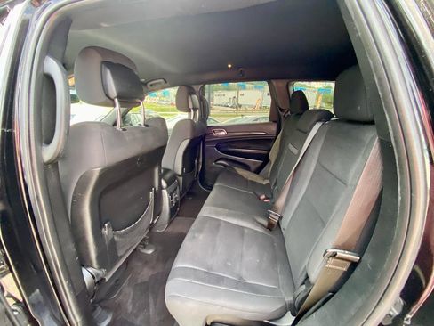 Used 2017 Jeep Grand Cherokee Laredo w/ Quick Order Package 23E AWD/4WD image 12