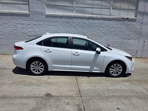 Used 2024 Toyota Corolla LE w/ LE Convenience Package FWD image 3