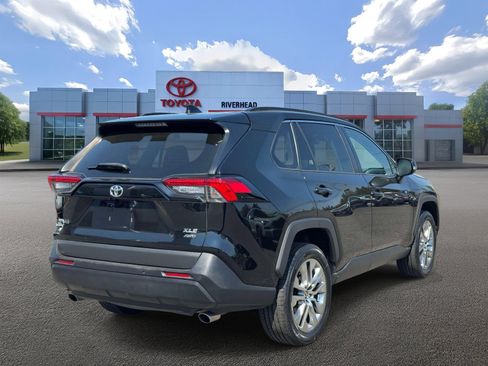 Used 2021 Toyota RAV4 XLE Premium AWD/4WD image 6