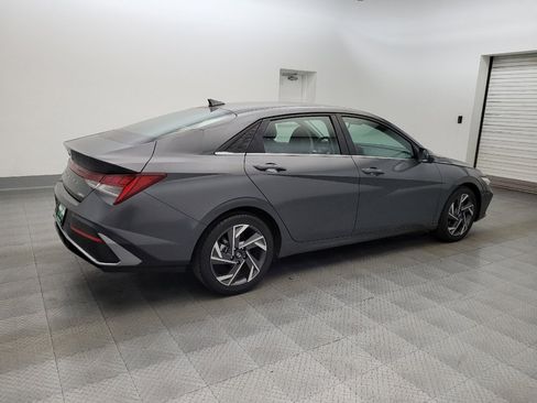 Used 2024 Hyundai Elantra Limited image 10