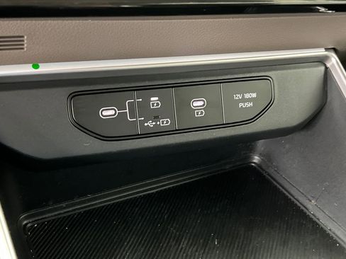 Used 2025 Kia Carnival LXS image 39