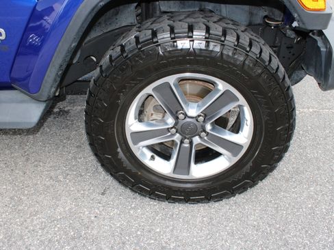 Used 2020 Jeep Wrangler Unlimited Sahara w/ Safety Group AWD/4WD image 9