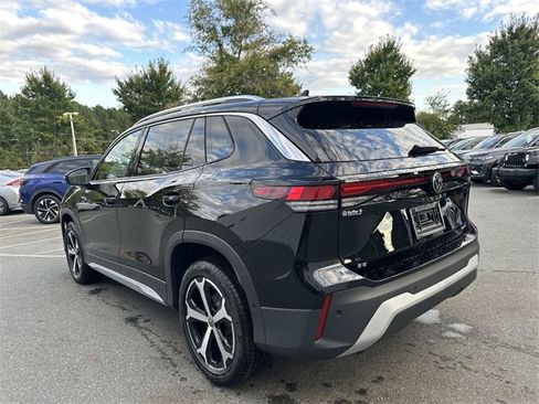 New 2025 Volkswagen Tiguan SE image 3