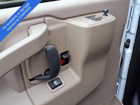 Used 2025 Chevrolet Express 2500 RWD image 16