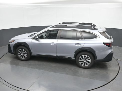 Used 2023 Subaru Outback Premium AWD/4WD image 37