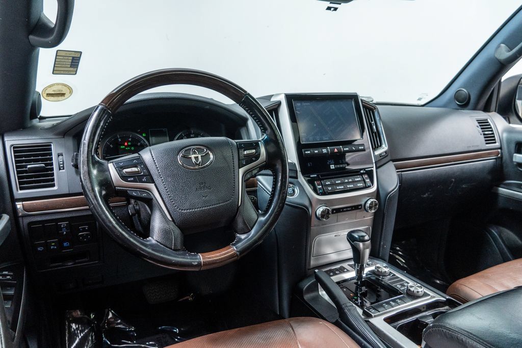 Used 2018 Toyota Land Cruiser w/ Carpet Mat Package AWD/4WD image 4