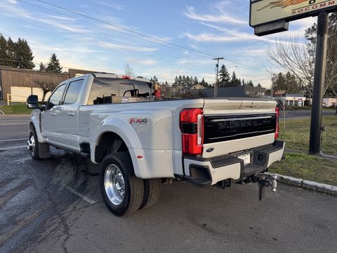 Used 2025 Ford F450 Platinum w/ FX4 Off-Road Package image 2
