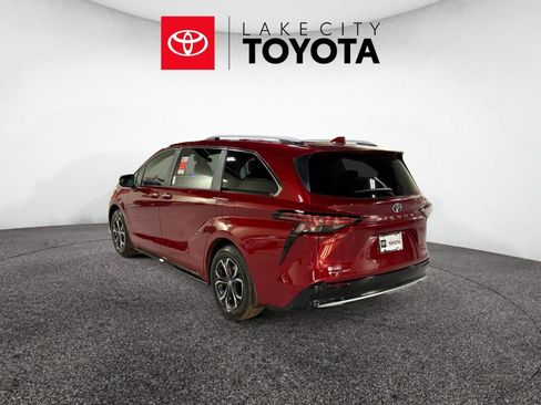 New 2026 Toyota Sienna Platinum image 3