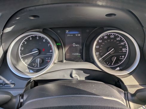 Used 2022 Toyota Camry LE image 10