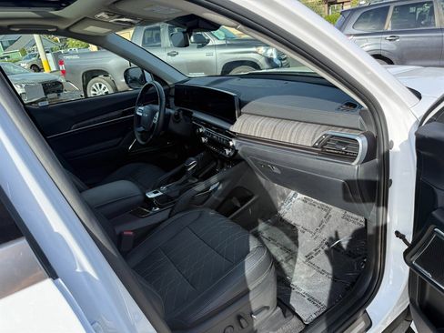 Used 2025 Kia Telluride SX w/ SX Captain's Chair Package FWD image 28