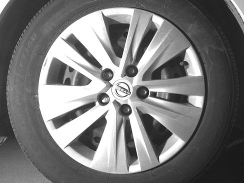 Used 2025 Nissan Sentra S image 13