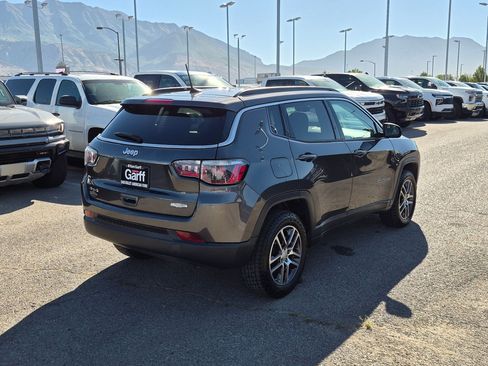 Used 2018 Jeep Compass Latitude w/ Popular Equipment Group AWD/4WD image 3