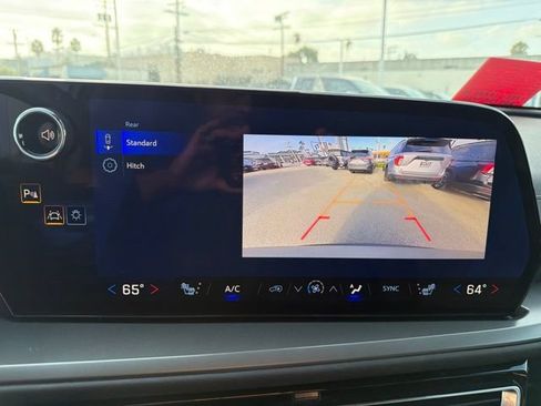 Used 2026 Chevrolet Traverse LT FWD image 12
