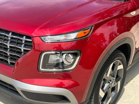 Certified 2025 Hyundai Venue SEL FWD image 4