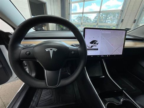 Used 2020 Tesla Model 3 Standard Range RWD image 14