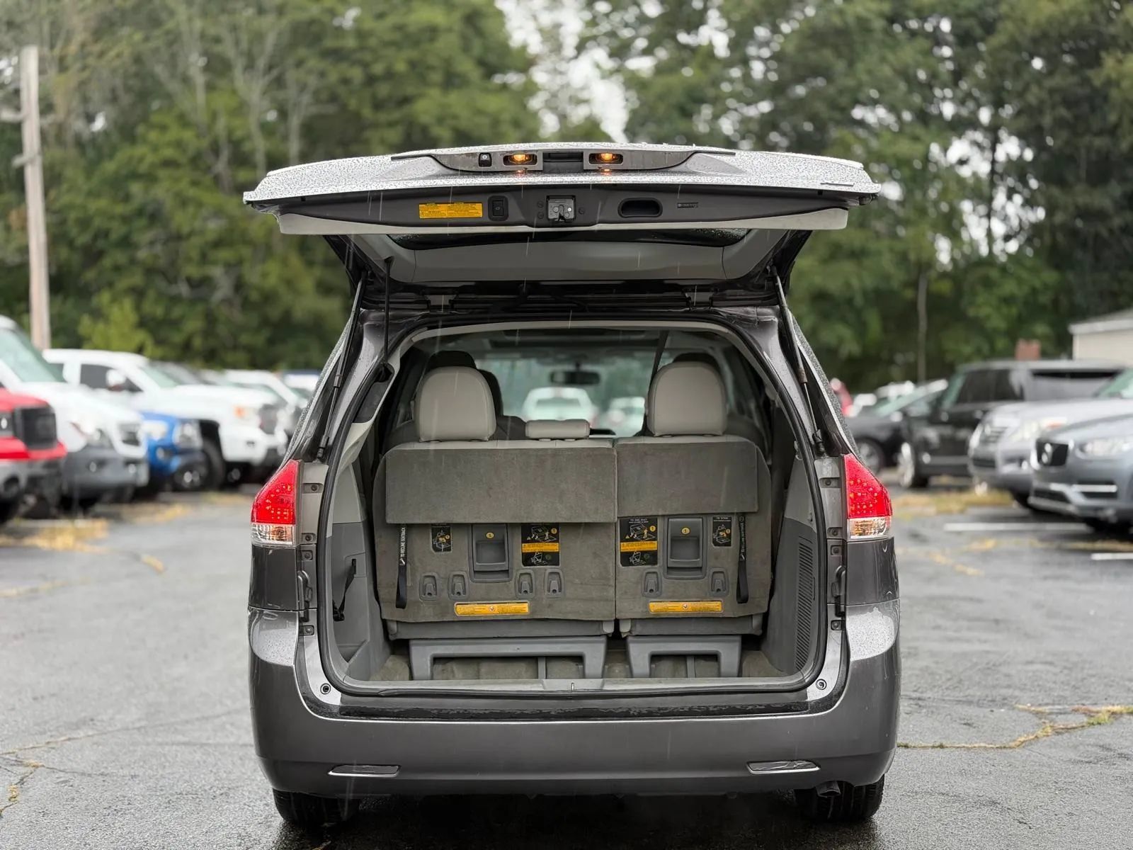 Used 2011 Toyota Sienna XLE w/ Entertainment Pkg FWD image 34