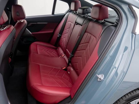 Used 2025 BMW 540i xDrive w/ Premium Package image 19