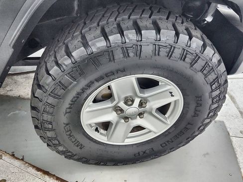 Used 2020 Jeep Gladiator Sport w/ Quick Order Package 24S AWD/4WD image 37