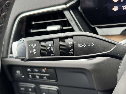 Used 2025 Chevrolet Suburban High Country AWD/4WD image 21