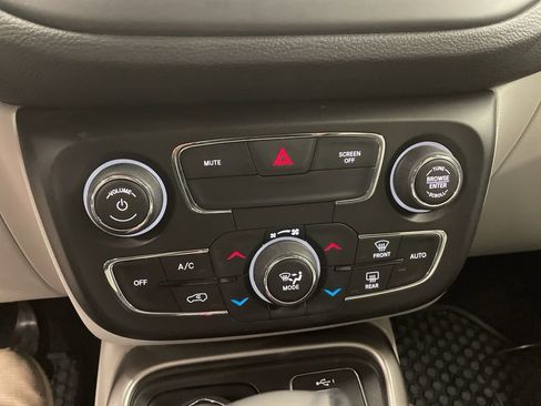 Used 2019 Jeep Compass Latitude w/ Popular Equipment Group image 26