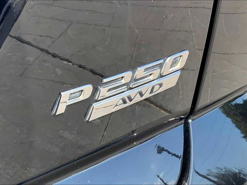 Used 2018 Jaguar E-PACE SE image 17