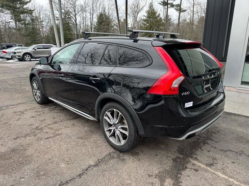 Used 2016 Volvo V60 T5 Cross Country w/ Convenience Package image 3