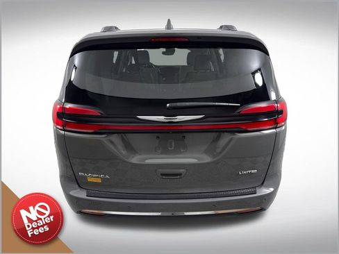 Used 2021 Chrysler Pacifica Touring-L FWD image 5