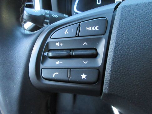 Used 2025 Hyundai Venue SEL FWD image 24
